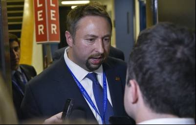 Ex-braço direito de Trump provoca Moraes após anúncio de punição a autoridades