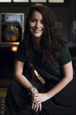 Nathalia Dill com a gêmea má Lorena de Rock story (2016).